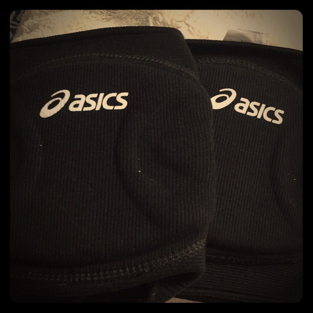 ASICS volleyball knee pads